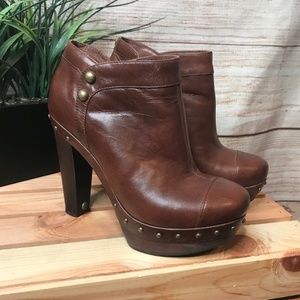 UGG | 7.5 | Brown Ambrogia Heeled Platform Boot